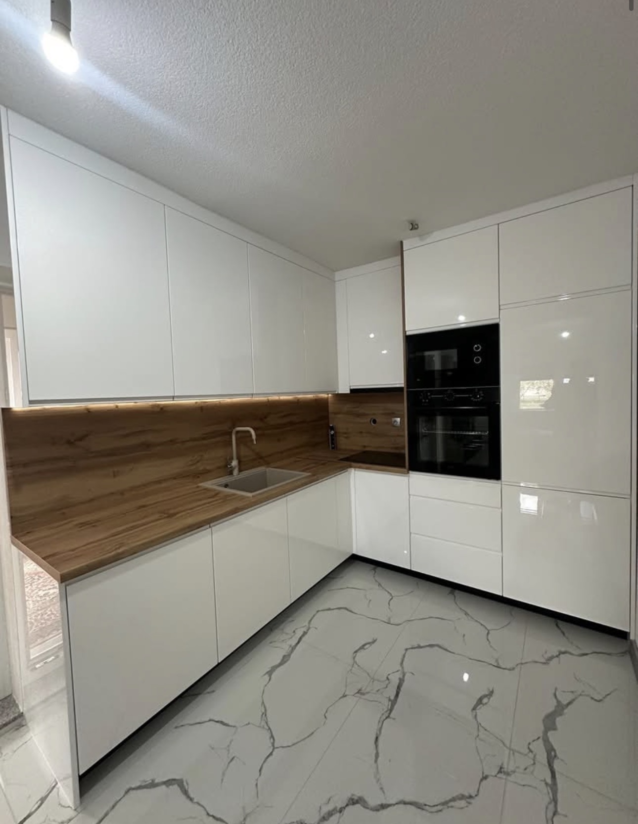 White & Wood Kitchen